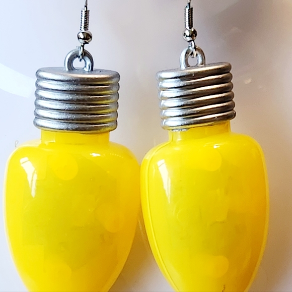 LIght Up Yellow Christmas Light Bulb Earrings Holiday Party Earrings NWT Gifts - Picture 7 of 8